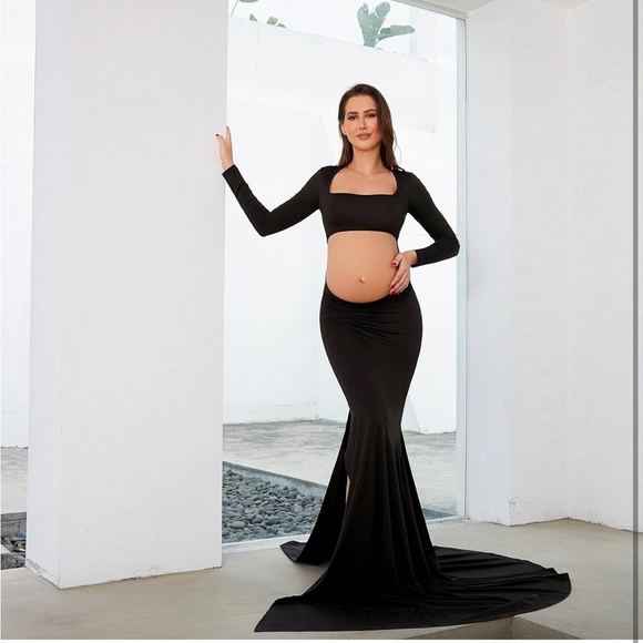 Dresses & Skirts - EUC Black Maternity Gown
